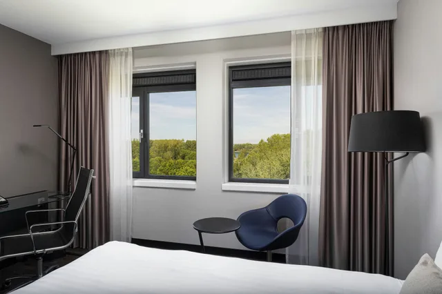 غرفة بسرير كينج، Courtyard By Marriott Amsterdam Airport 4/5