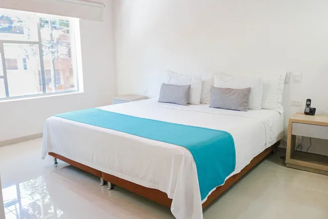 غرفة ديلوكس بسرير كينج بحوض جاكوزي، Hotel Boutique Laureles 3/10