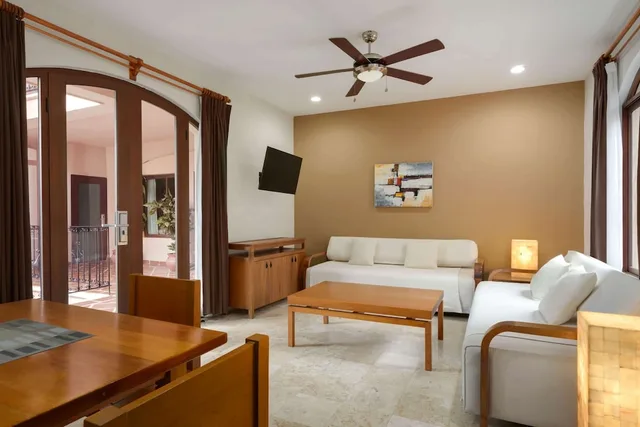 جناح بسرير كينج بغرفة نوم واحدة، Acanto Playa del Carmen, Trademark Collection by Wyndham 1/3