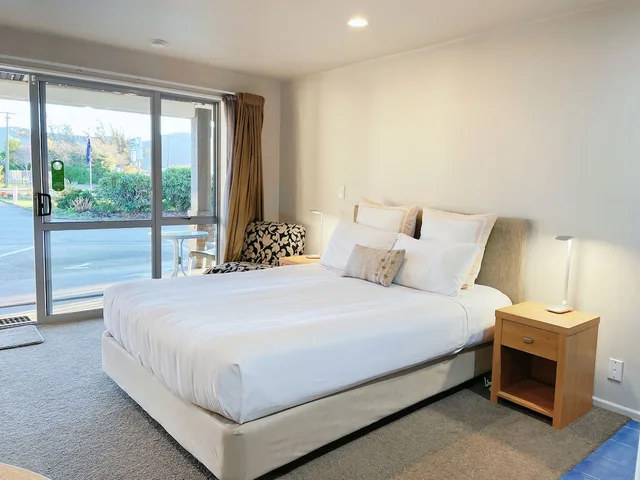 استوديو بسرير كوين بجاكوزي، Anchorage Motel 1/3