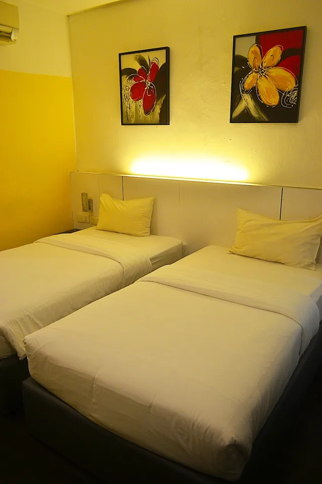 غرفة قياسية بسريرين منفصلين، Swing & Pillows at Golden Roof Hotel Ampang, Ipoh 1/9