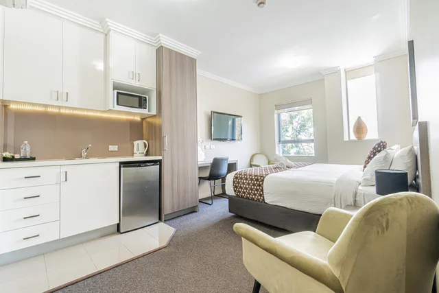 Standard, King Bed, Best Western Plus Camperdown Suites 3/6