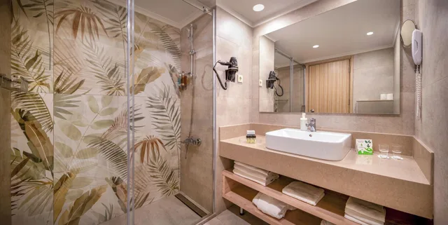 غرفة قياسية بإطلالة جزئية على البحر، Delphin Deluxe Resort 4/5