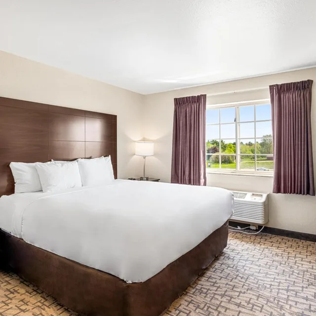 Suite, King Bed, Boarders Inn Amp Suites 2/10
