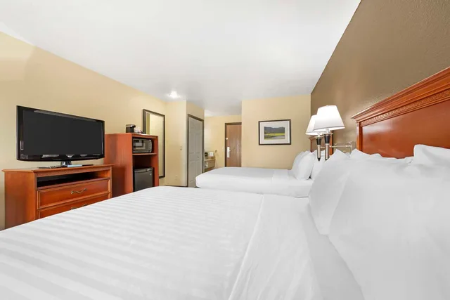 غرفة بسريرين كوين يُسمح فيها بالحيوانات الأليفة، Best Western Canon City 2/4