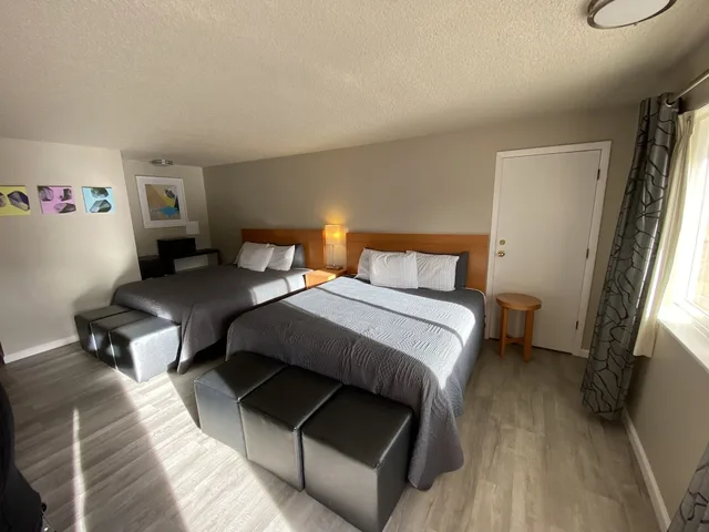 Luxury, 2 King Beds, Mountain View, Garden Of The Gods Motel 2/4