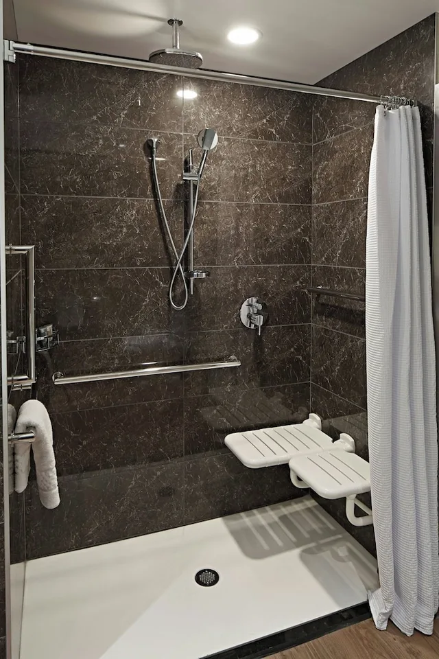 غرفة بسريرين مزدوجين لذوي الإعاقة، Ac Hotel By Marriott Minneapolis Downtown 5/7