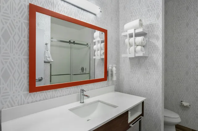 غرفة بسرير كينج، Hampton Inn and Suites Muncie 4/6
