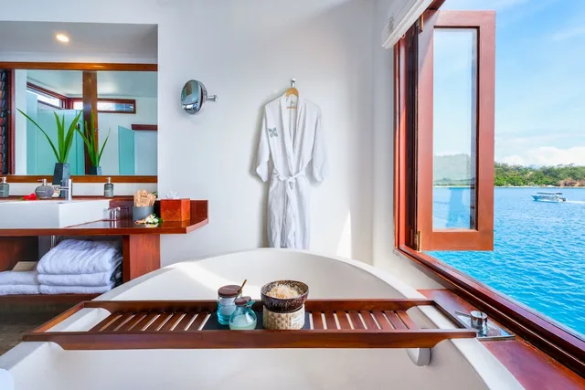 Overwater, Bure, King Bed, Likuliku Lagoon Resort - Adults Only 6/8