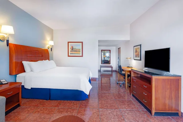 غرفة بزنس بسرير كينج، Days Inn By Wyndham Piedras Negras 1/5