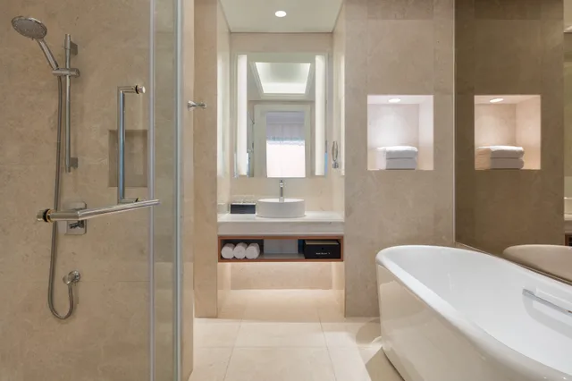 Deluxe, Double Bed, Bay View، Sheraton Grand Danang Beach Resort and Spa 2/2
