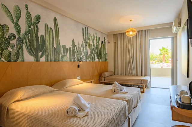 Superior, Shared Pool، Malia Bay Beach Hotel And Bungalows 7/10