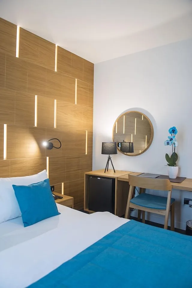 Deluxe, Double Bed, Hotel Sana 3/7