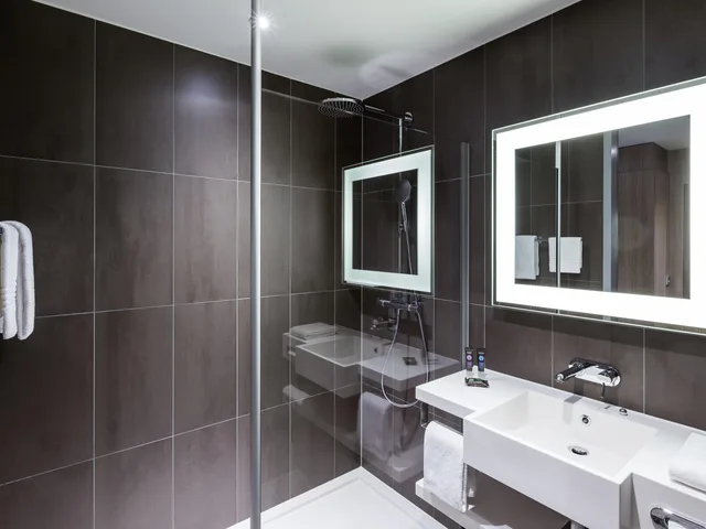 جناح جونيور، Novotel Amsterdam Schiphol Airport 8/10