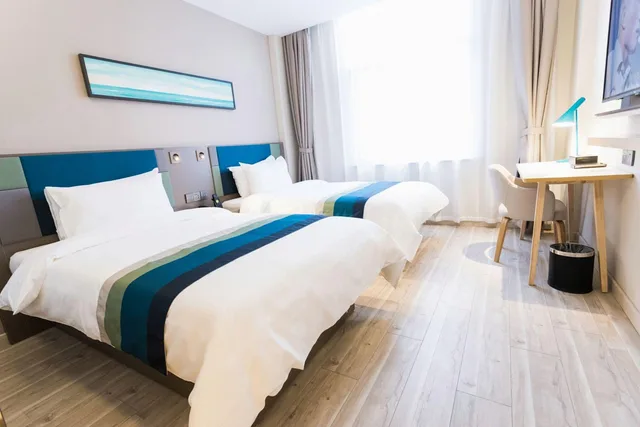 Twin Bed Room, Homeinn Selected (Changyi Jiaotong Street Zhongbai building store) 1/2
