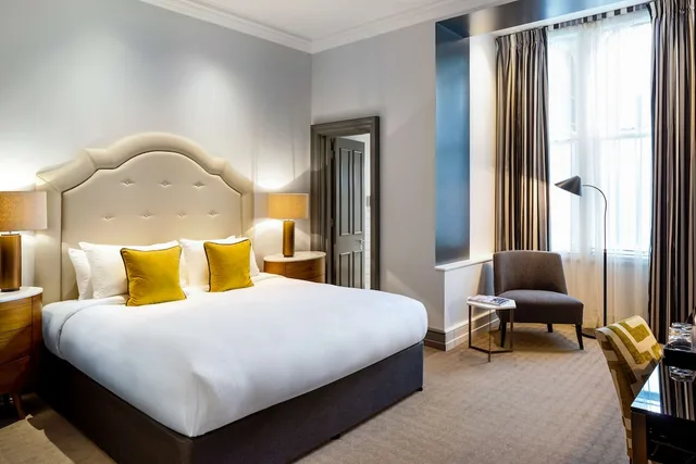 غرفة ديلوكس بسرير كينج، Radisson Blu Hotel London South Kensington 1/9