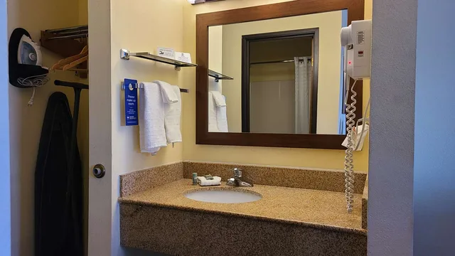 غرفة بسرير كينج، Best Western Shippensburg Hotel 5/6