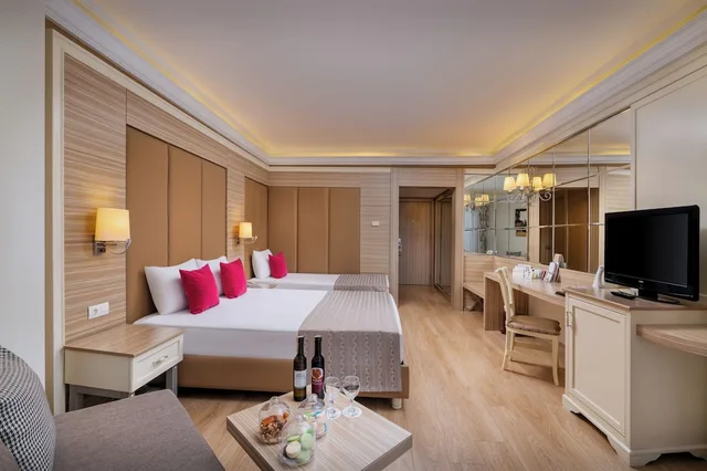 غرفة قياسية بسرير كوين، Delphin Deluxe Resort 3/10