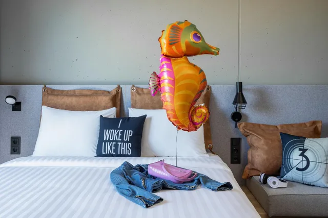 Moxy, Queen Bed, City View، Moxy Simmern 5/7