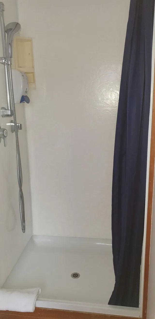 استوديو اقتصادي، Cascades Lakefront Motel 4/4