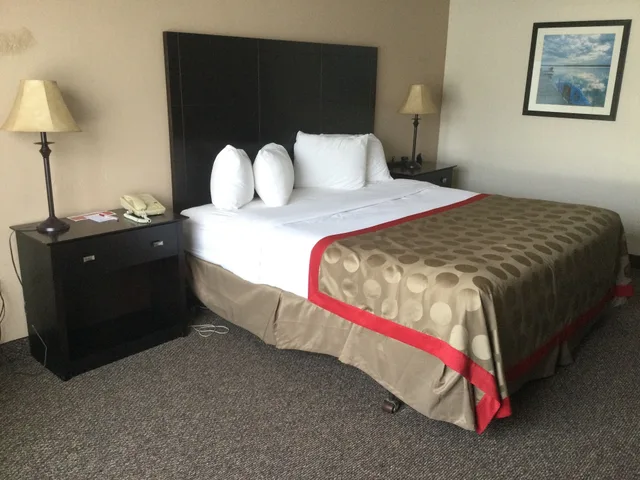 Room, Queen Bed, Exterior View, Accessible, Quality Inn & Suites Grayling, MI 4/7