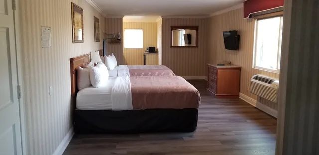 جناح عائلي بسريرين كوين، Quality Inn Suites Anaheim Maingate 2/4