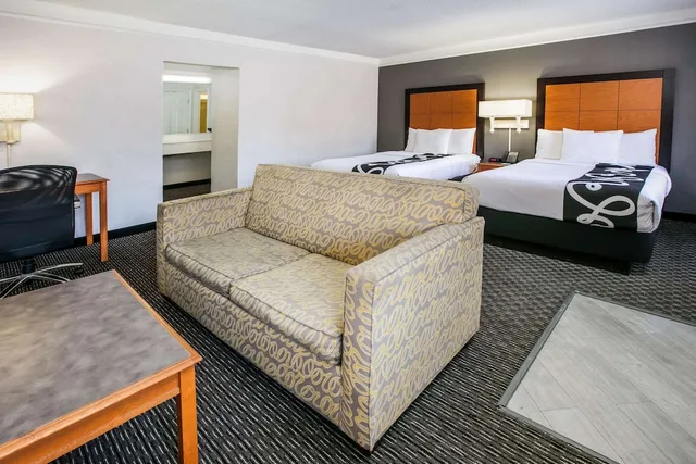 Efficiency, Deluxe, 2 Double Beds، La Quinta Inn by Wyndham Dallas Uptown 3/3