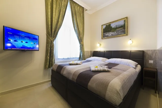 شقة ديلوكس بسريرين كوين بغرفتي نوم في الطابق الأرضي، Apartment Karla Capka Street 2/5