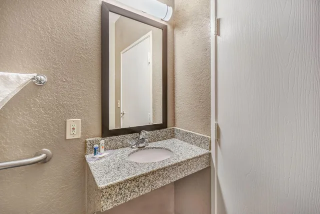 2 Full Beds - Smoking, Micfridge, Motel6 Humble, TX - Houston International Airport 3/4