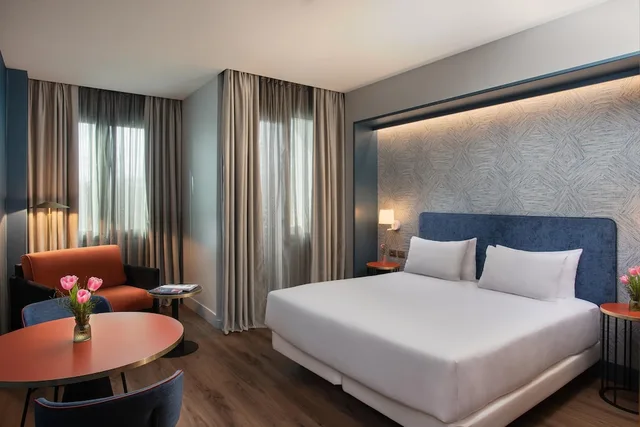 Adjoining, Family, Queen Bed, with Extra Bed، NH Firenze 3/9