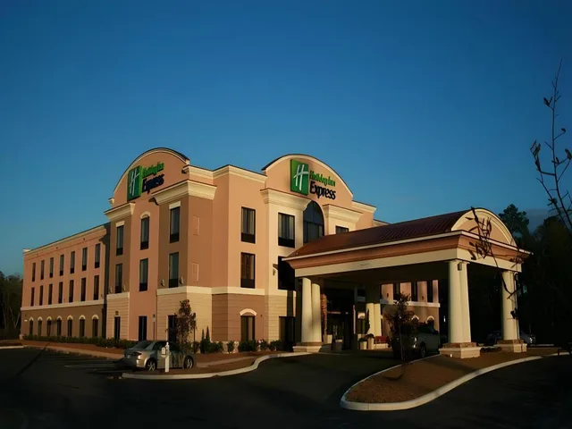 غرفة قياسية بسرير كينج لذوي الإعاقة، Holiday Inn Express Hotel And Suites Perry 1/1