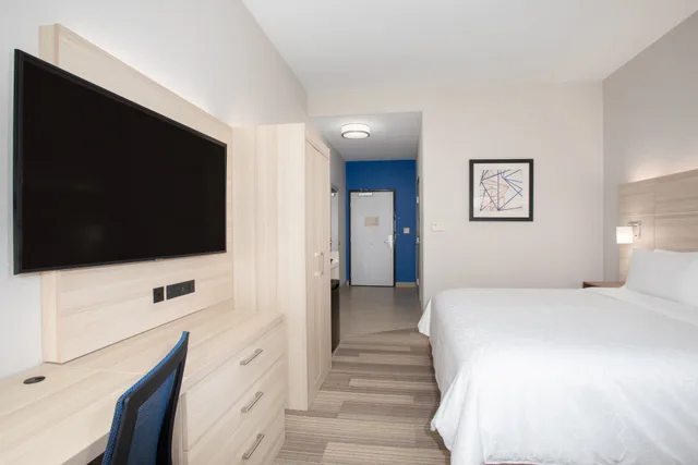 غرفة بسرير كينج لذوي الإعاقة، Holiday Inn Express & Suites Phoenix - Glendale Sports Dist 1/3