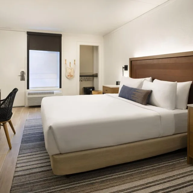 Room, King Bed, Partial View, Ground Floor، Sky Rock Sedona, a Tribute Portfolio Hotel 1/4