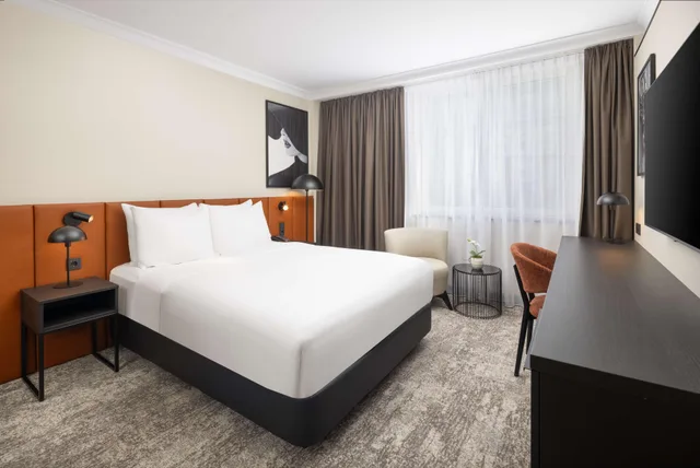 غرفة بريميوم بسرير مزدوج، Hilton Duesseldorf 1/3