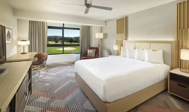 Room, King Bed, Golf Course View, Balcony، Hyatt Regency Monterey Hotel and Spa on Del Monte Golf Course 2/6
