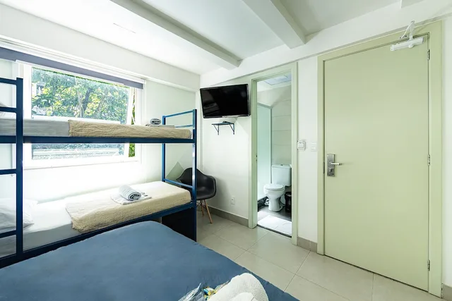 غرفة رباعية بسرير مزدوج وسرير بطابقين، El Misti Hostel Ipanema 7/10