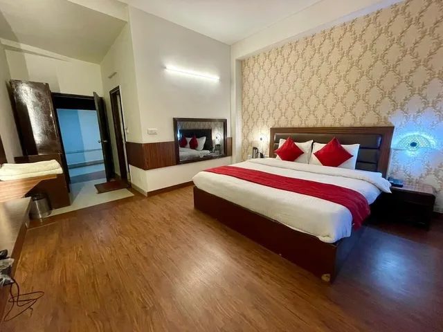 1 Bedroom, Superior, Studio, Single Bed, Mountain View, Smoking, Hotel Sitara International 2/5