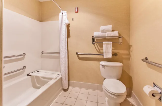 جناح بسرير كوين لذوي الإعاقة، Homewood Suites By Hilton Dallas Park Central 2/4