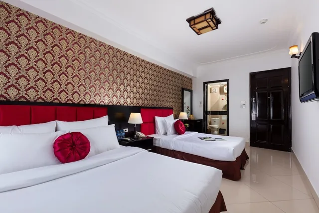 غرفة ديلوكس ثلاثية بسرير كوين وسرير فردي، Amore Hotel 1/3