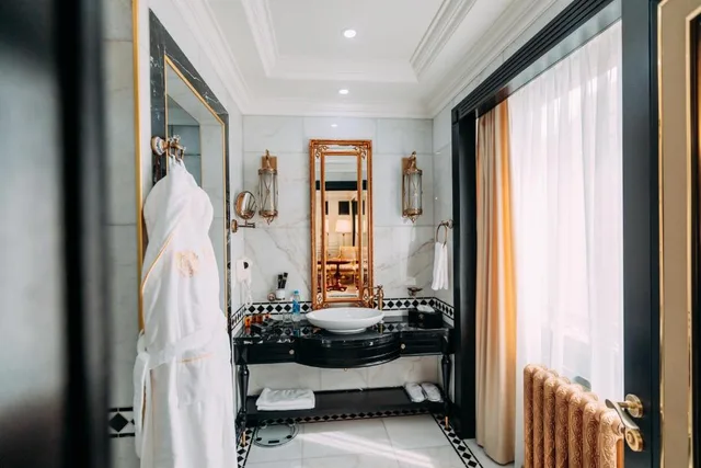 Deluxe Room Double, Golden Palace Hotel Yerevan 3/3