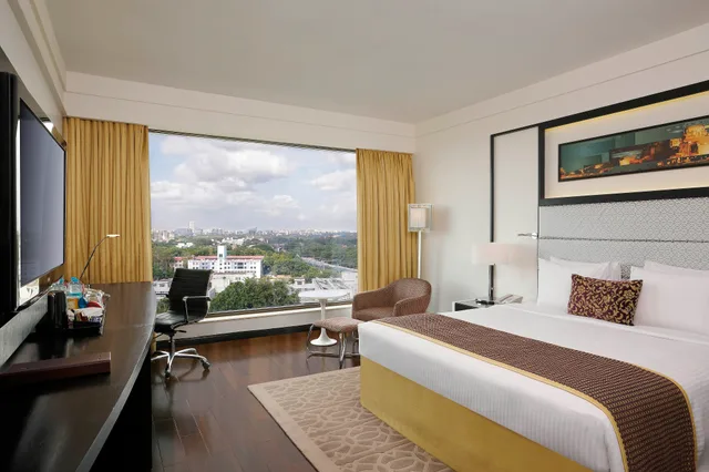 غرفة بسرير كينج لذوي الإعاقة، Crowne Plaza Pune City Centre 1/5