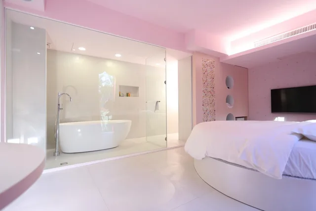 Room, Round Bed، The Fantasy Apartment 2/2