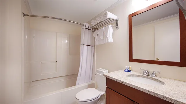 غرفة بسرير مزدوج للمدخنين، Best Western Adams Inn Quincy-Boston 2/2