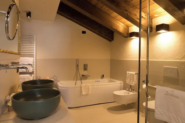 جناح بثلاثة أسرّة بشرفة، AUBERGE DE LA MAISON 8/8