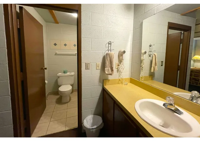 غرفة بسرير كينج للمدخنين، Skyline Motel Bartlesville Hwy 75 3/3