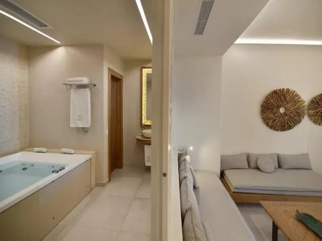 جناح بسرير كوين مع أريكة بمسبح خاص، Anax Resort and Spa 8/9