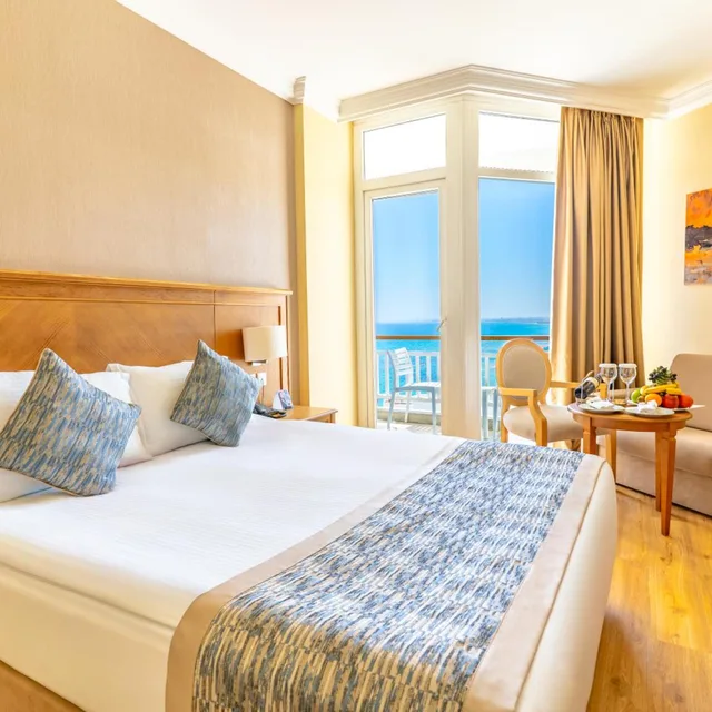 غرفة قياسية بسرير مزدوج أو سريرين منفصلين بإطلالة على البحر، Salamis Bay Conti Resort and Casino 3/8