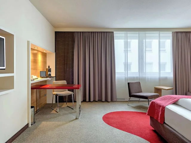 غرفة بريفيليج بسرير كينج مع أريكة، Mercure Hotel Stuttgart Airport Messe 6/10