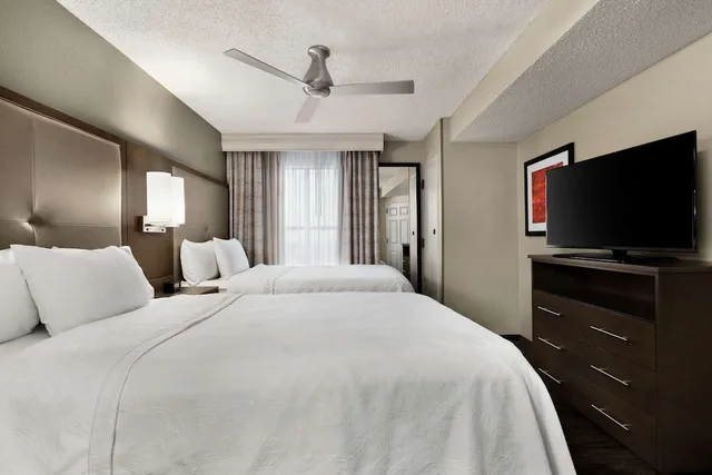 جناح بسرير كينج وسريرين مزدوجين بغرفتي نوم، Homewood Suites By Hilton North Dallas Plano 1/3
