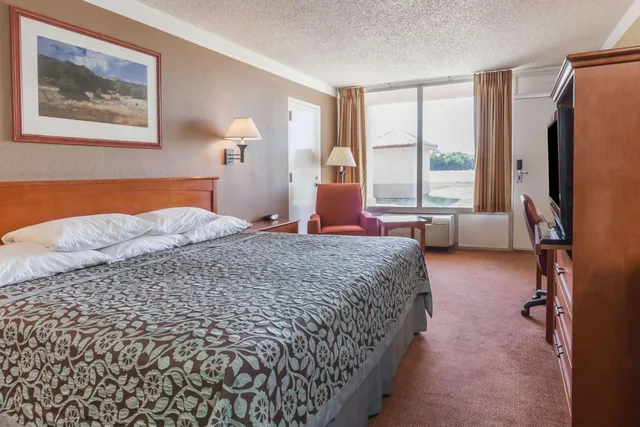 غرفة قياسية بسرير كينج للمدخنين، Days Inn By Wyndham Hillsboro Tx 1/6